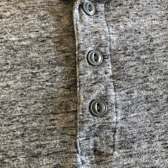5/$20 Old Navy Mens XL Blue shoulder/arms with Gray heathered T-shirt - Picture 2 of 3